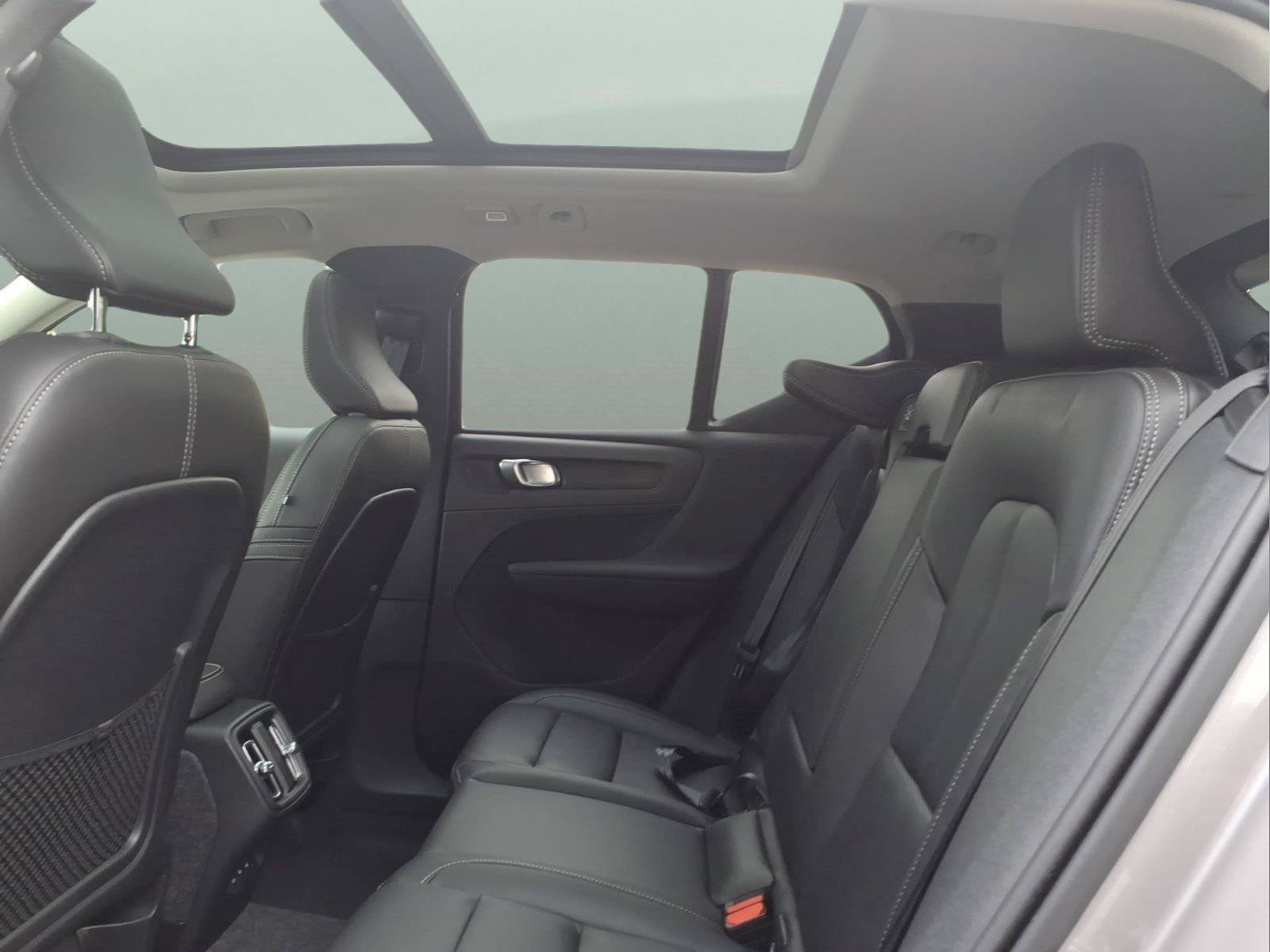 New 2026 Volvo XC40 B5 Plus w/ Climate Package AWD/4WD image 9