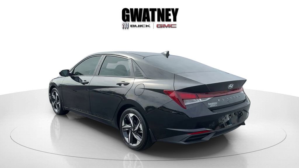 Used 2023 Hyundai Elantra SEL w/ Convenience Package image 5