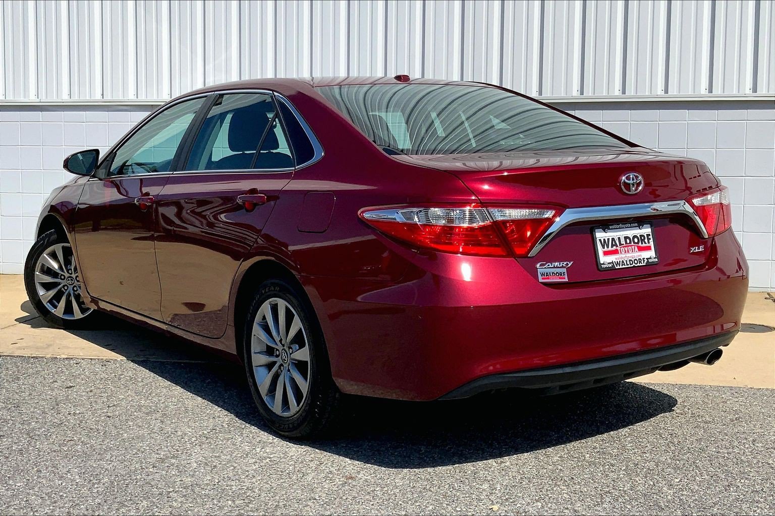 Used 2017 Toyota Camry XLE w/ Moonroof Package FWD image 15