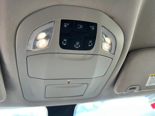 Used 2022 Chrysler Voyager LX image 25