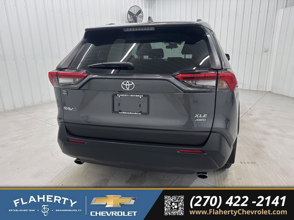 Used 2021 Toyota RAV4 XLE w/ XLE Grade Weather Package image 4