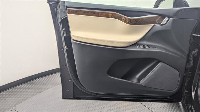 Used 2017 Tesla Model X 75D image 12