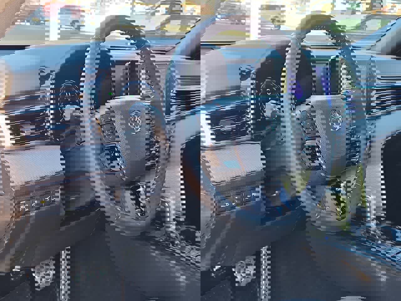 Used 2025 Toyota Camry SE w/ Convenience Package image 10