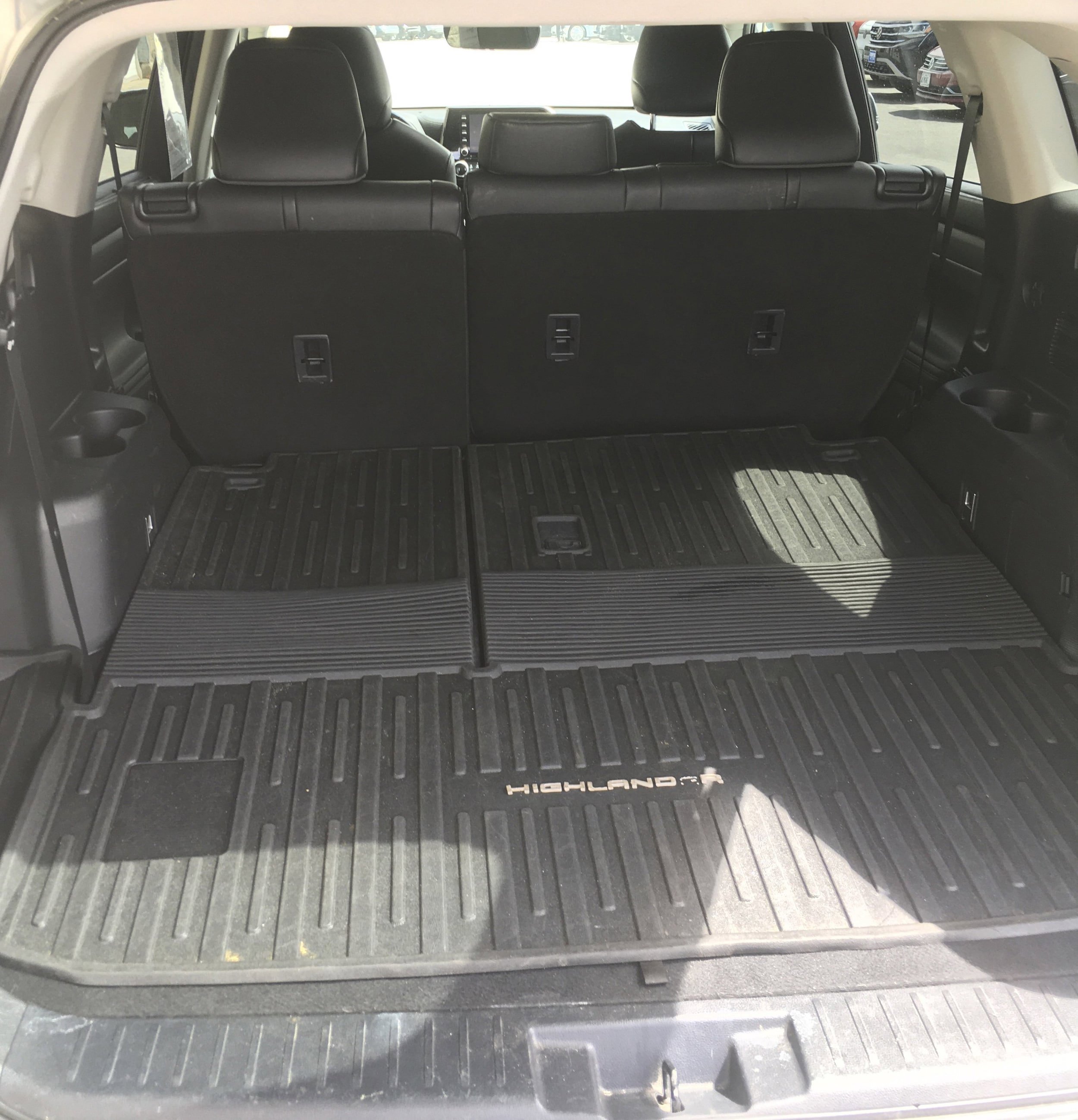 Used 2020 Toyota Highlander XLE AWD/4WD image 6
