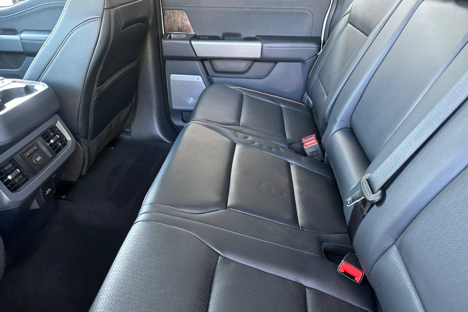 New 2026 Ford F250 Lariat w/ Black Appearance Package AWD/4WD image 12