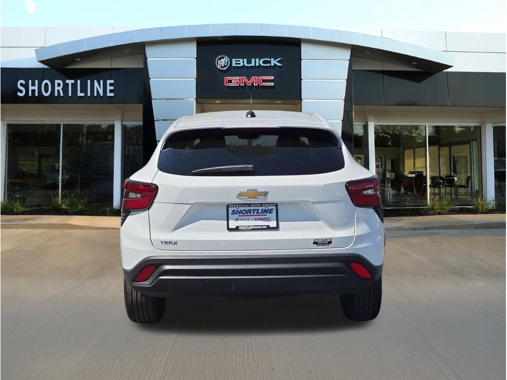 Used 2026 Chevrolet Trax LS FWD image 4