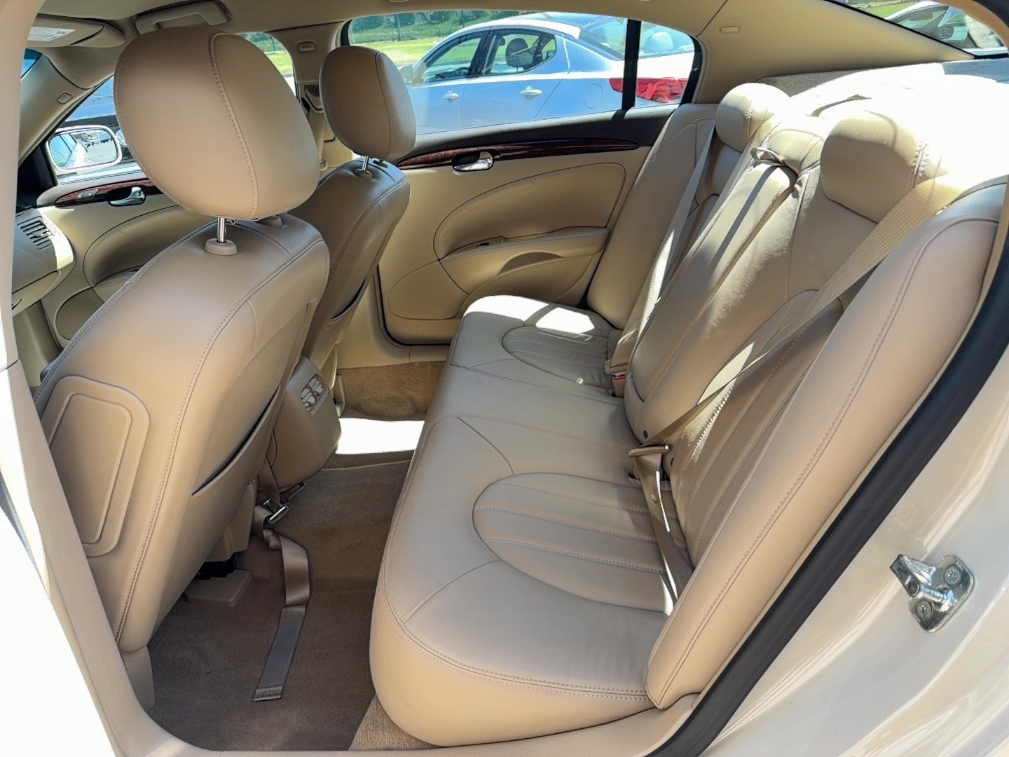 Used 2011 Buick Lucerne CXL FWD image 16