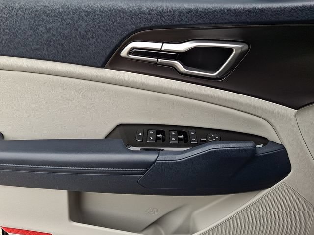 Certified 2025 Kia Sportage EX AWD/4WD image 12