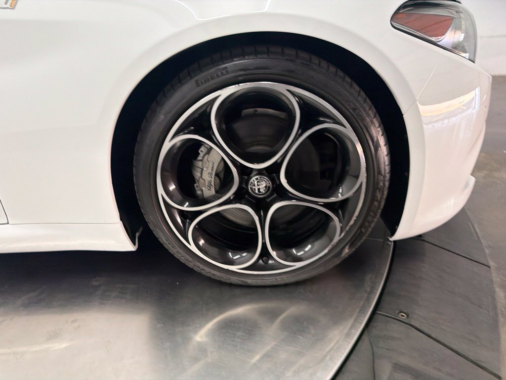 Used 2023 Alfa Romeo Giulia Ti RWD image 9