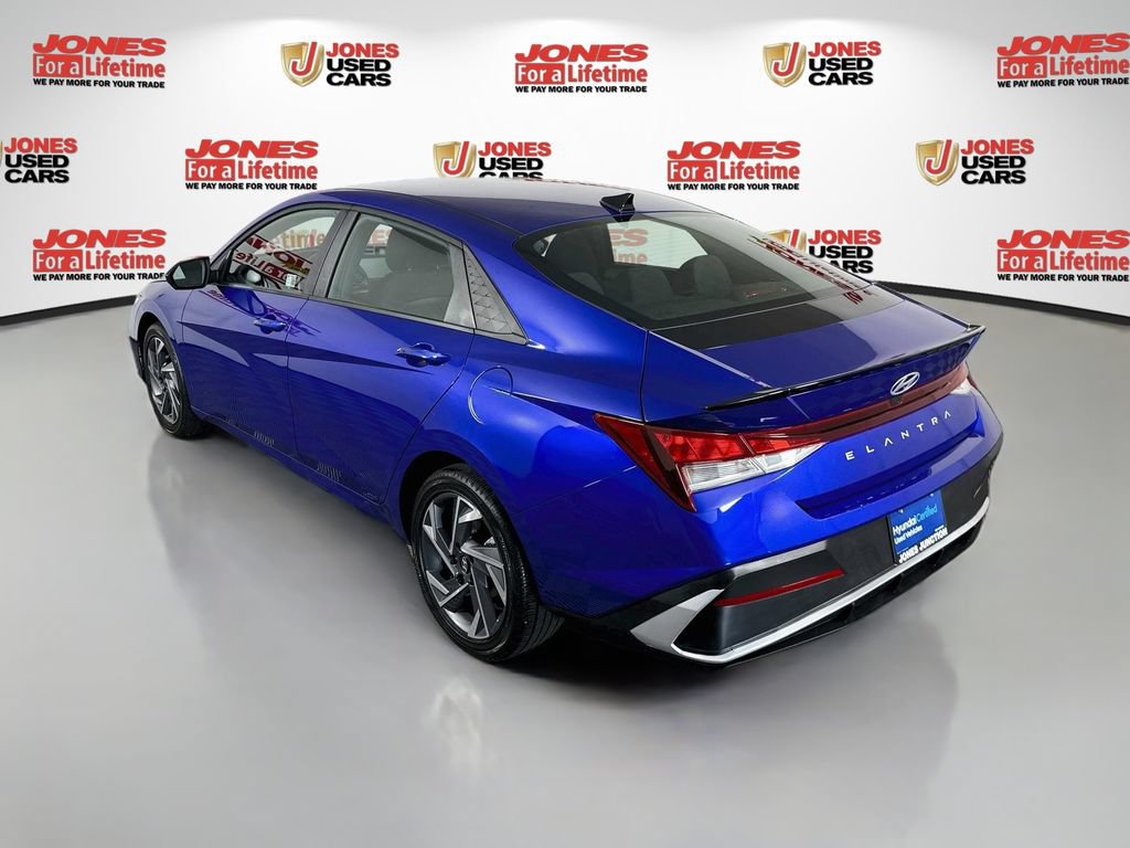 Used 2025 Hyundai Elantra Sport FWD image 2