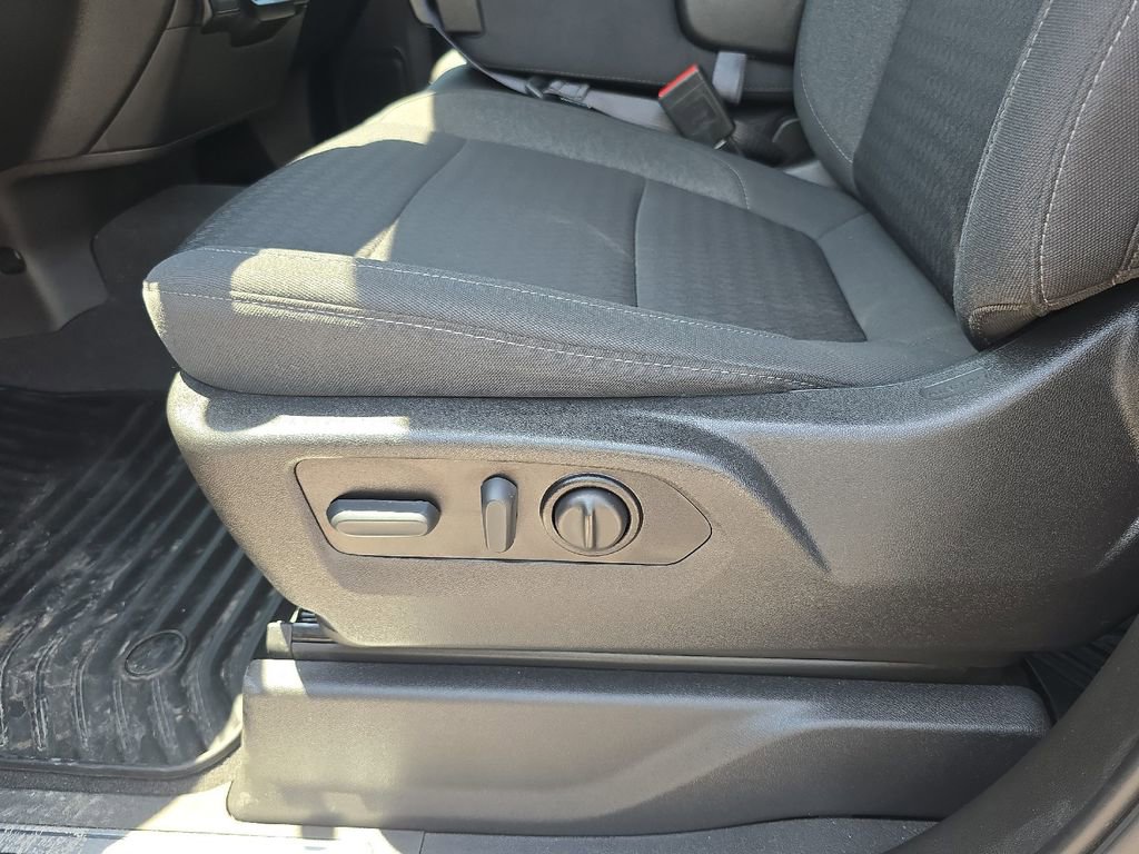 Used 2022 Chevrolet Silverado 1500 LT AWD/4WD image 22