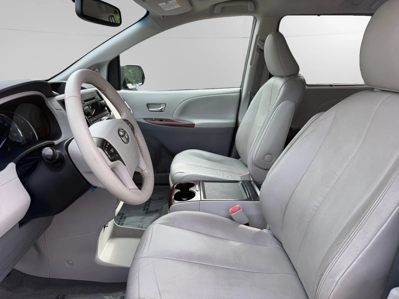 Used 2012 Toyota Sienna XLE w/ Entertainment Pkg FWD image 10