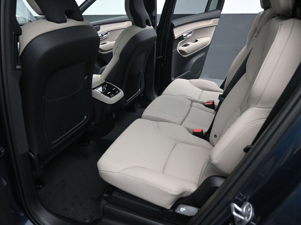 New 2026 Volvo XC90 B6 Plus w/ Protection Package Premier image 29