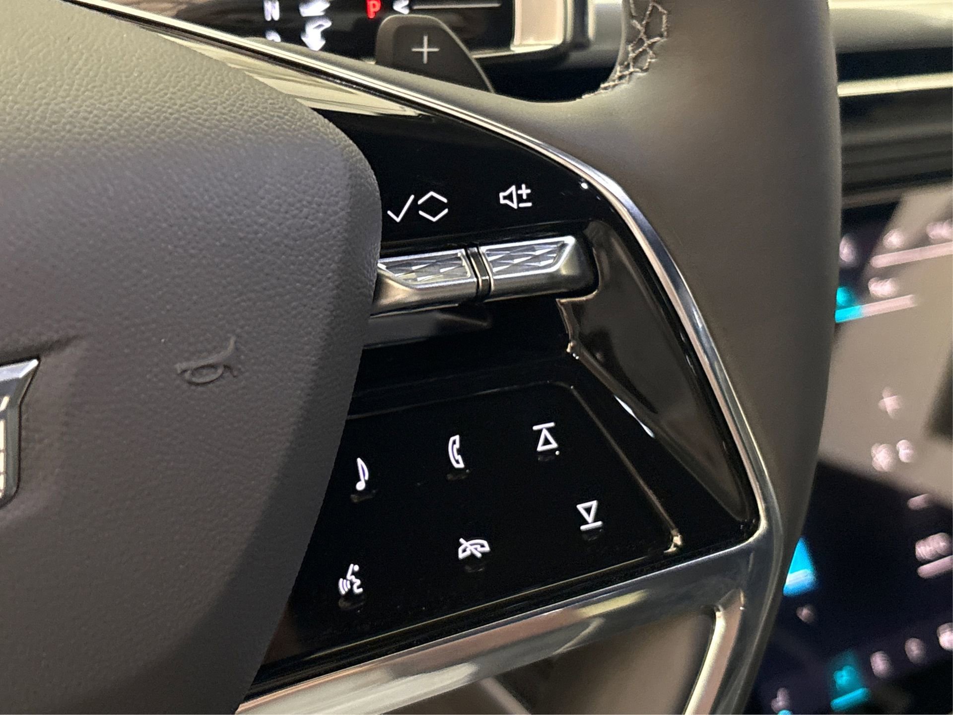 New 2025 Cadillac Escalade ESV Sport w/ LPO, ONYX Package image 29