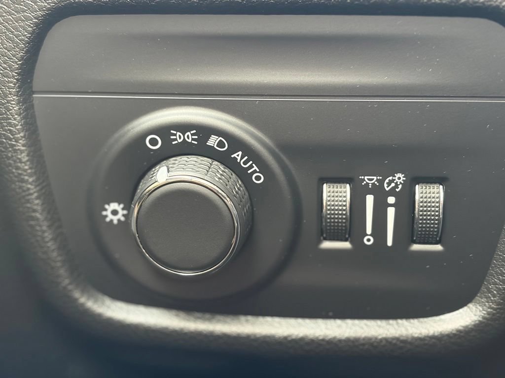 Used 2023 Jeep Grand Cherokee Altitude AWD/4WD image 33