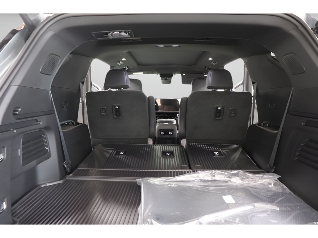 New 2027 Chevrolet Traverse RS w/ LPO, Floor Liner Package AWD/4WD image 33