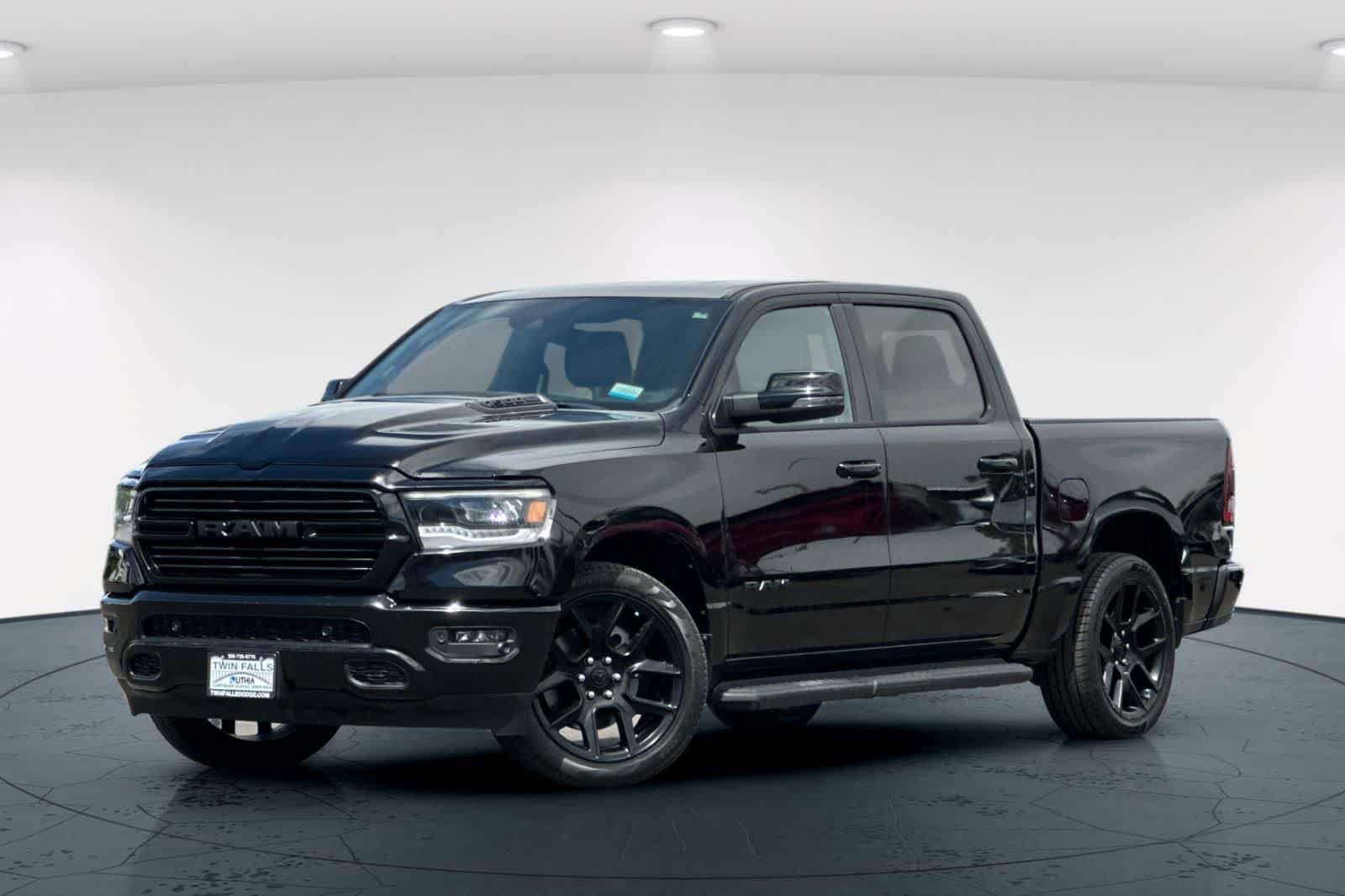 Used 2023 RAM 1500 Laramie AWD/4WD image 1