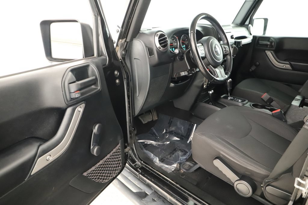 Used 2018 Jeep Wrangler Unlimited Sport w/ Connectivity Group AWD/4WD image 14
