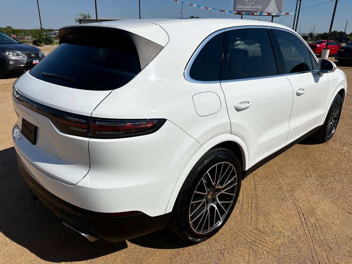 Used 2022 Porsche Cayenne Platinum Edition image 7