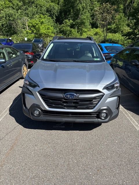Certified 2025 Subaru Outback Premium AWD/4WD image 1