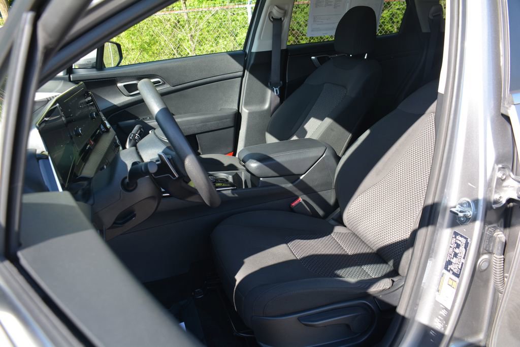 Used 2023 Kia Sportage LX AWD/4WD image 9