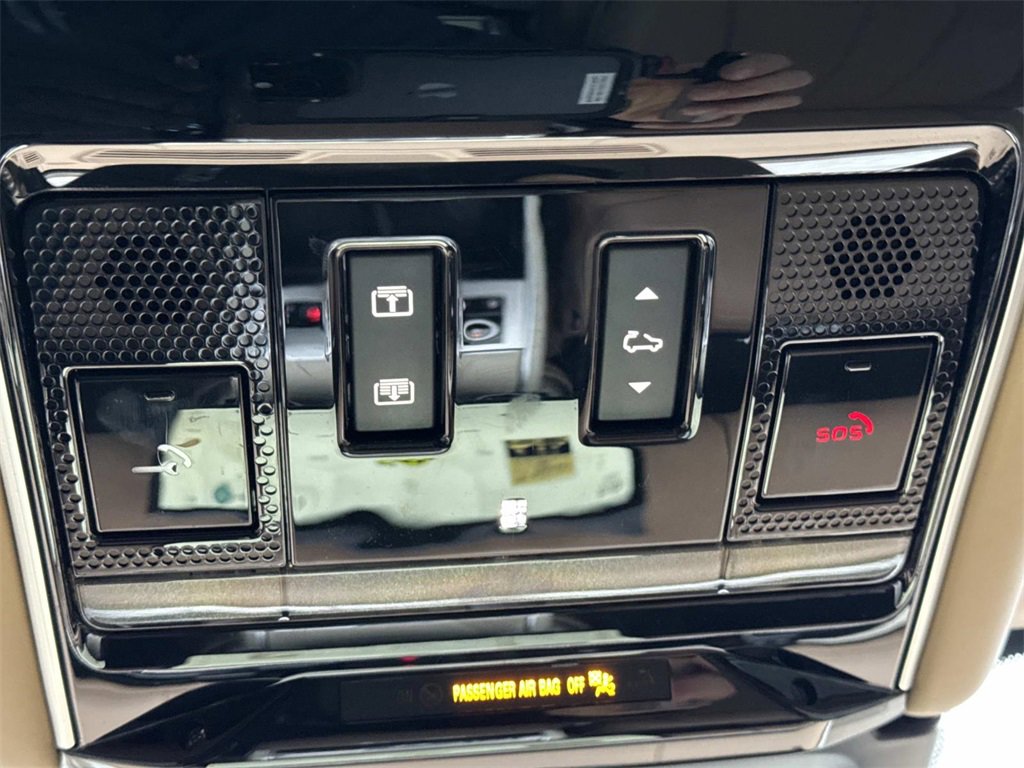 Used 2023 Land Rover Range Rover SV image 23