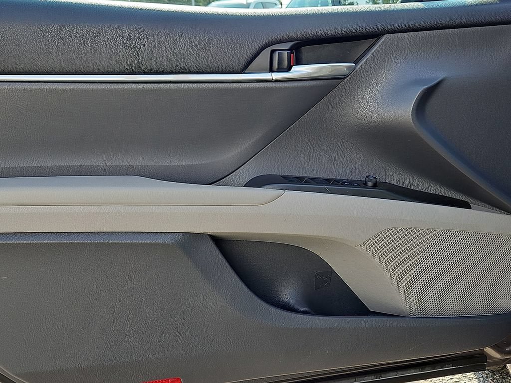 Used 2022 Toyota Camry LE FWD image 12