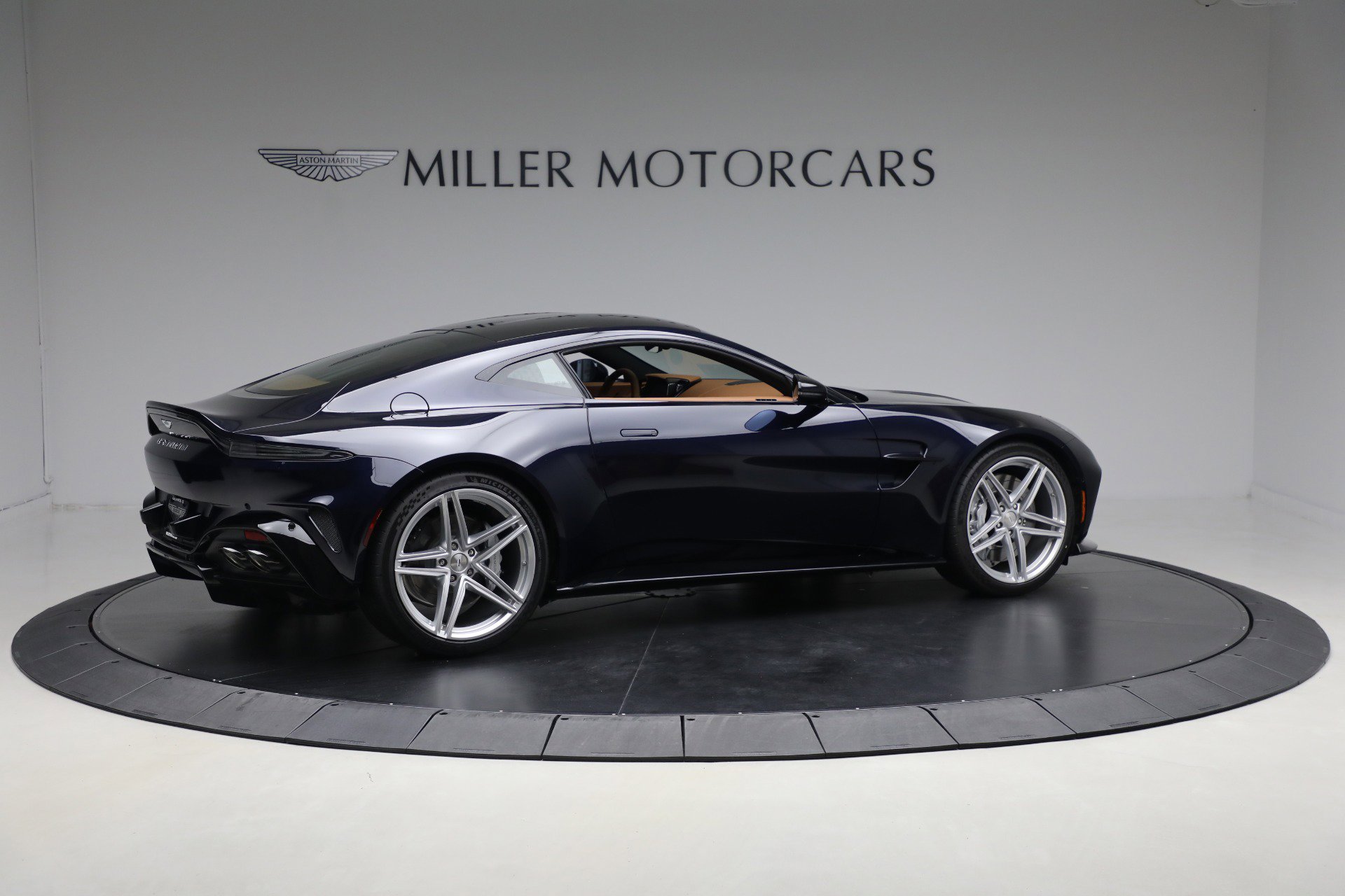 New 2026 Aston Martin V8 Vantage Coupe image 8