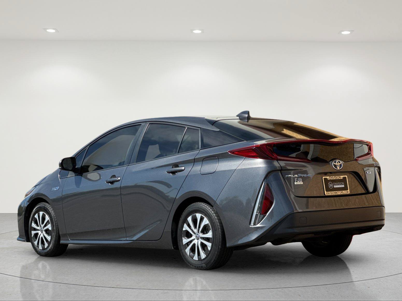 Used 2022 Toyota Prius Prime XLE FWD image 4