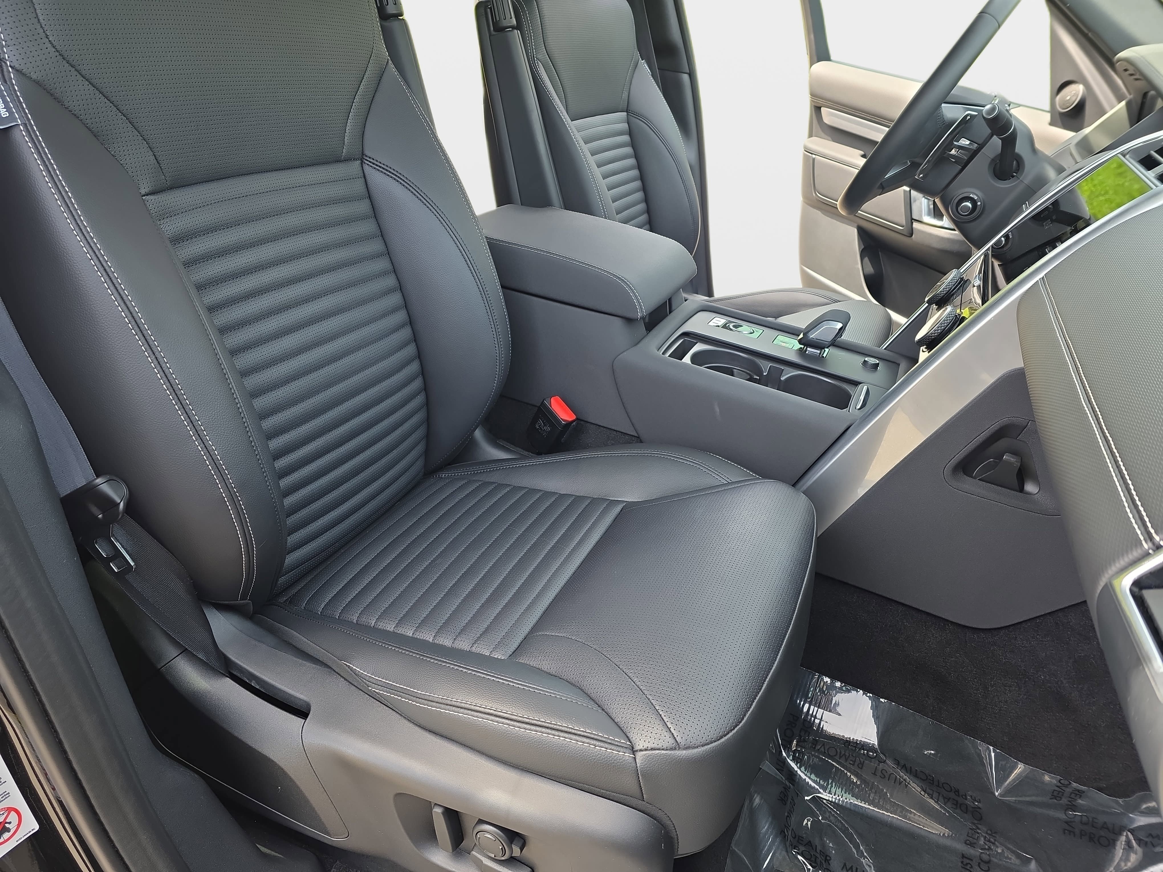 Certified 2025 Land Rover Discovery Dynamic SE AWD/4WD image 10