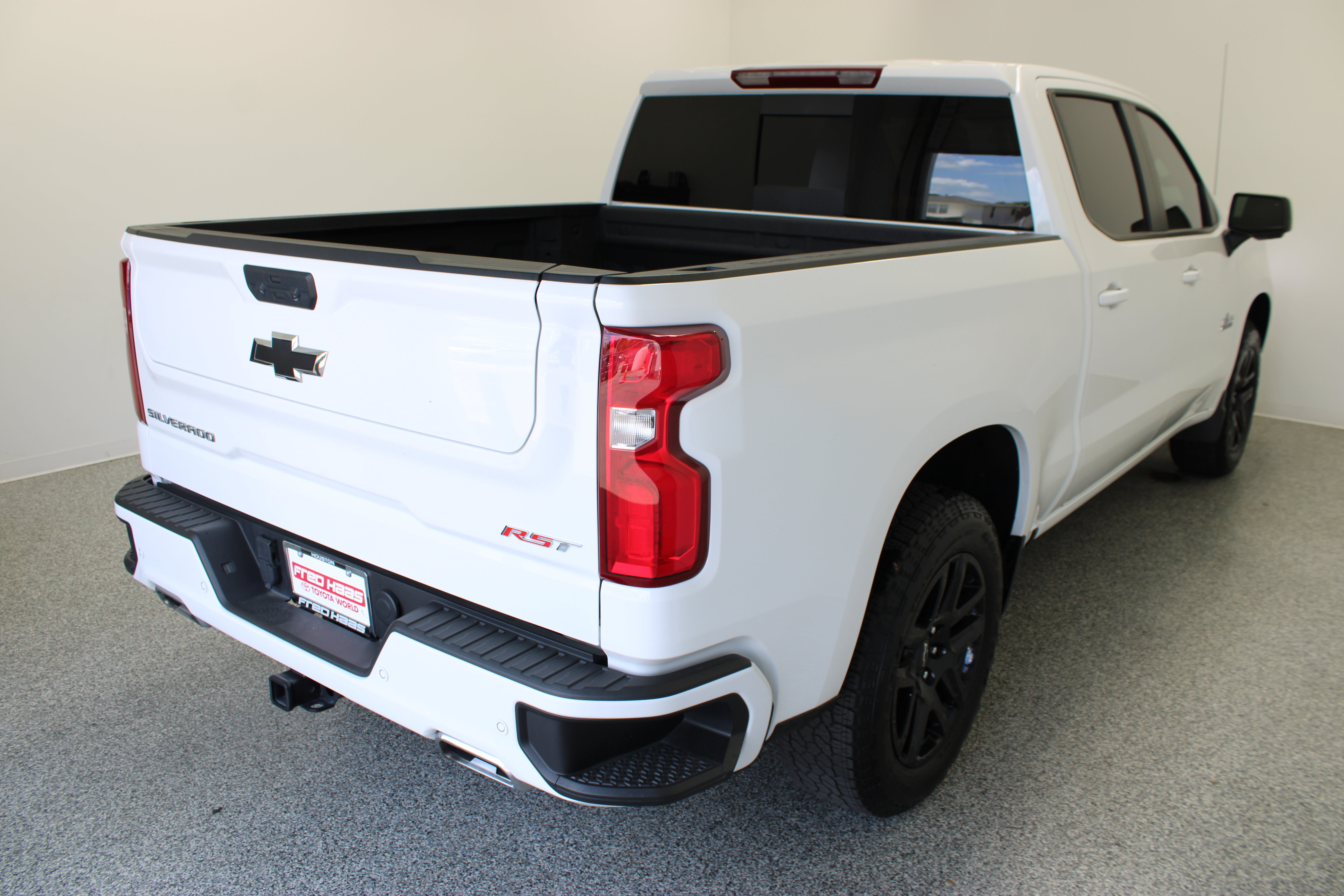 Used 2025 Chevrolet Silverado 1500 RST AWD/4WD image 7