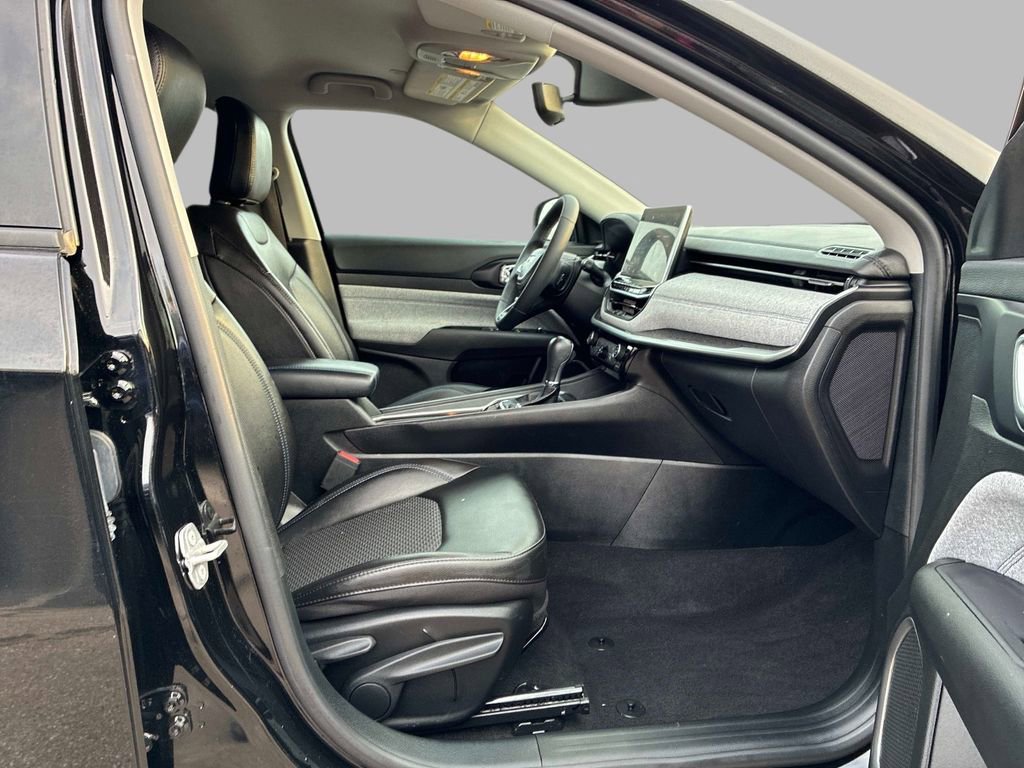 Used 2022 Jeep Compass Latitude image 9