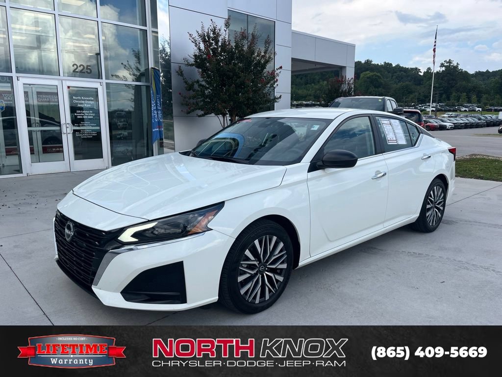 Used 2025 Nissan Altima 2.5 SV FWD image 1