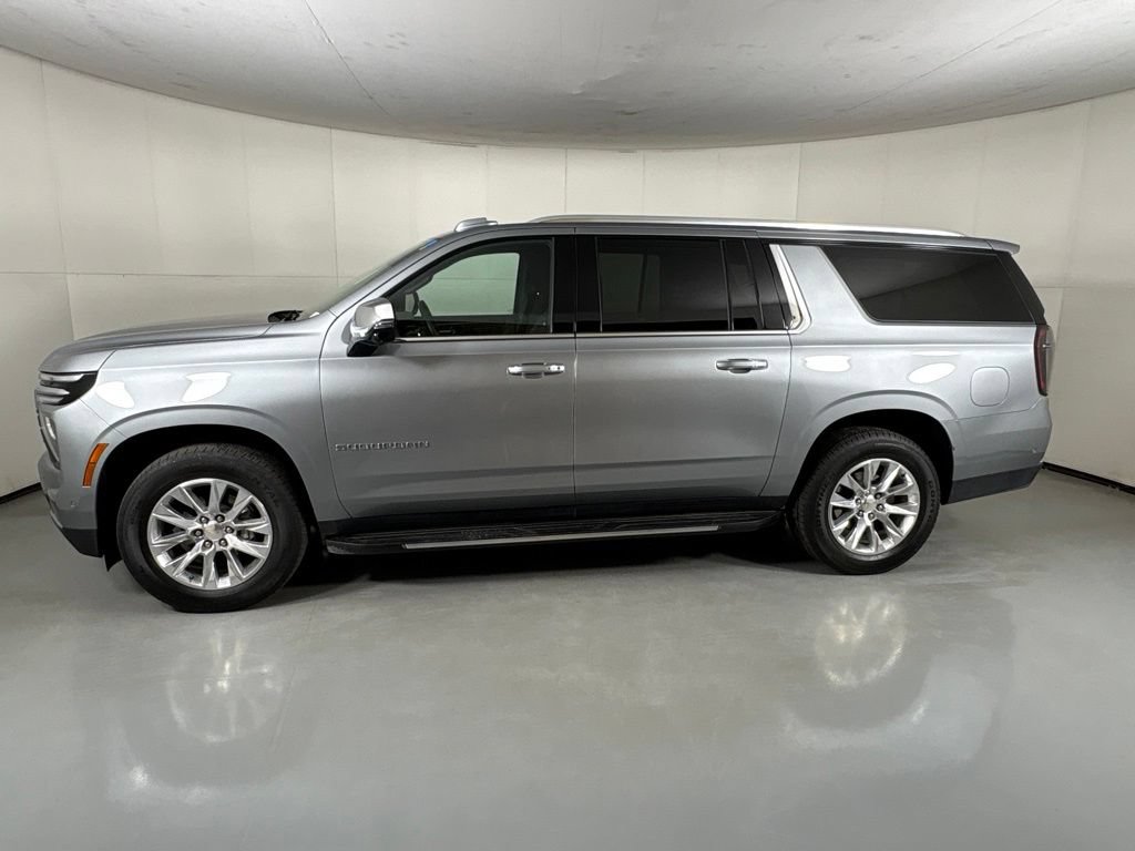 Used 2025 Chevrolet Suburban Premier RWD image 6