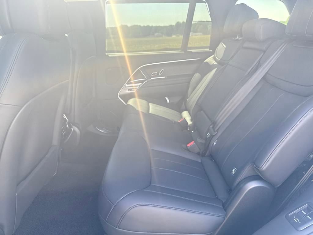 New 2025 Land Rover Range Rover Long Wheelbase SE image 15