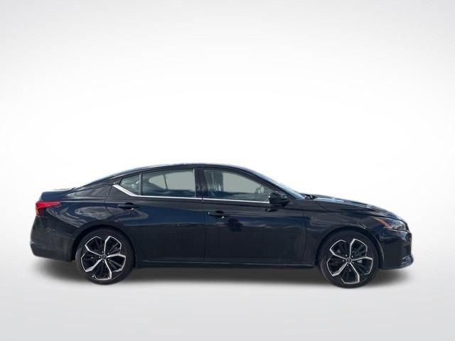 Used 2023 Nissan Altima 2.5 SR image 2