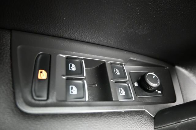 Used 2021 Volkswagen Tiguan SE R-Line FWD image 28