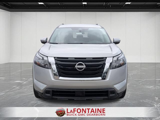Used 2025 Nissan Pathfinder SV FWD image 3