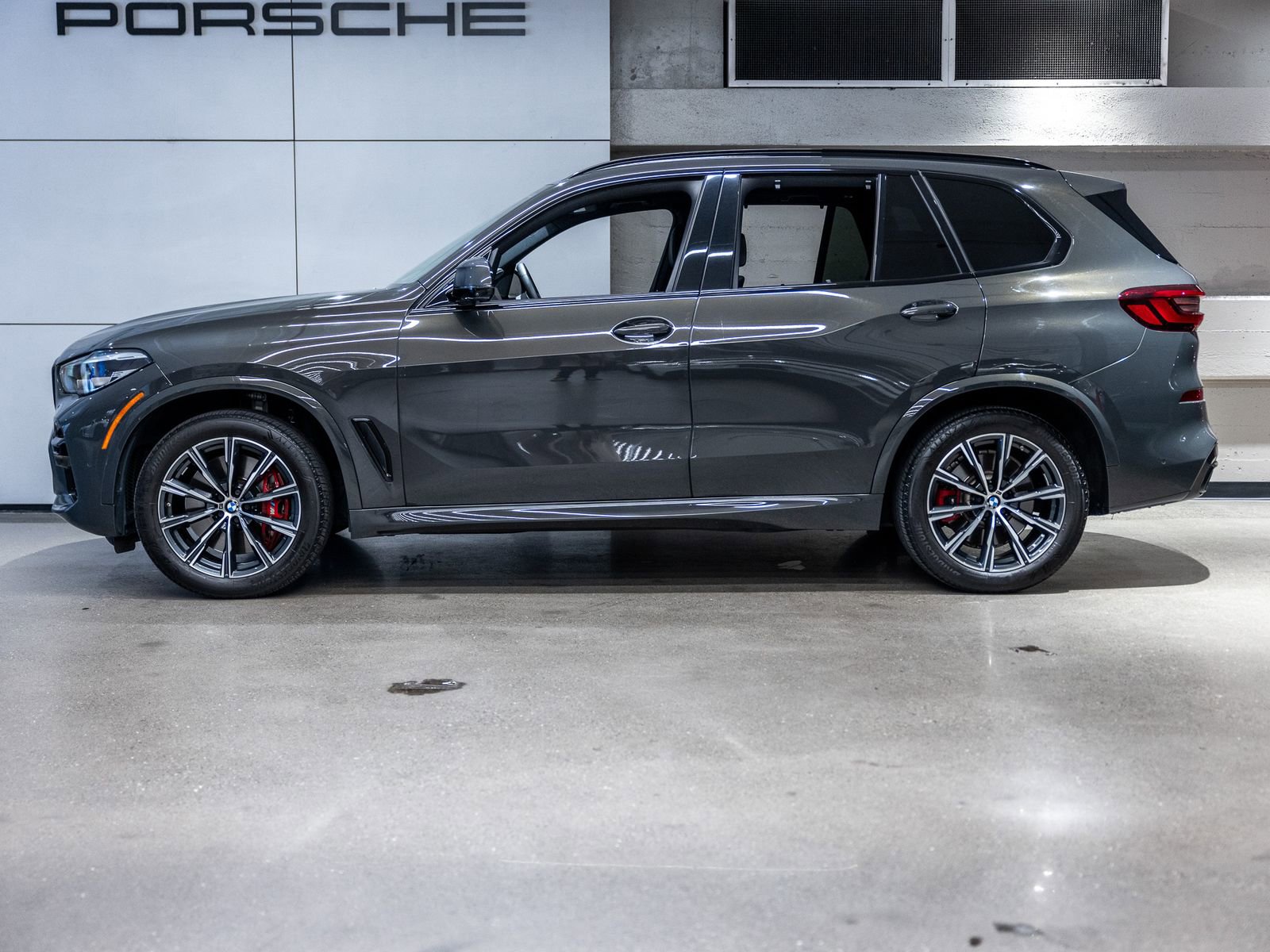 Used 2023 BMW X5 M50i w/ Climate Comfort Package image 2