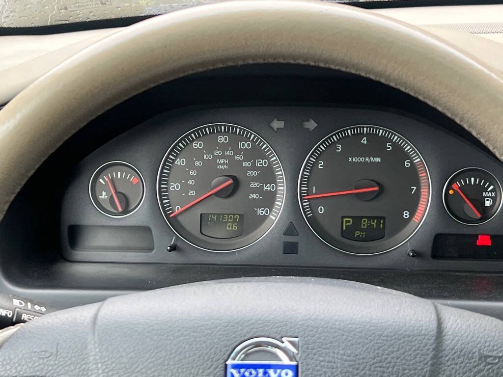 Used 2004 Volvo V70 AWD/4WD image 14