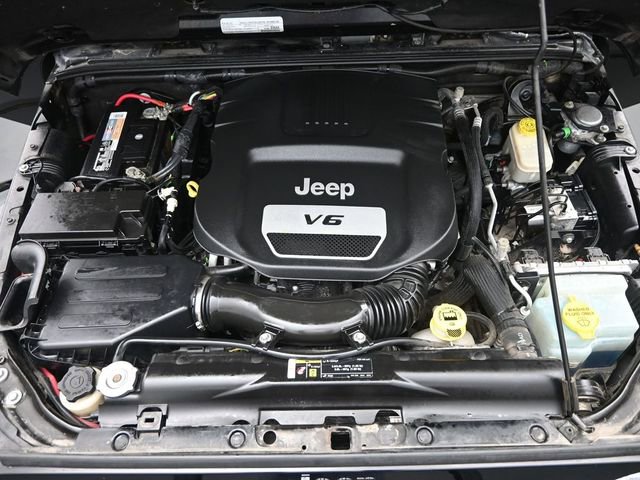 Used 2017 Jeep Wrangler Sahara w/ Connectivity Group image 19