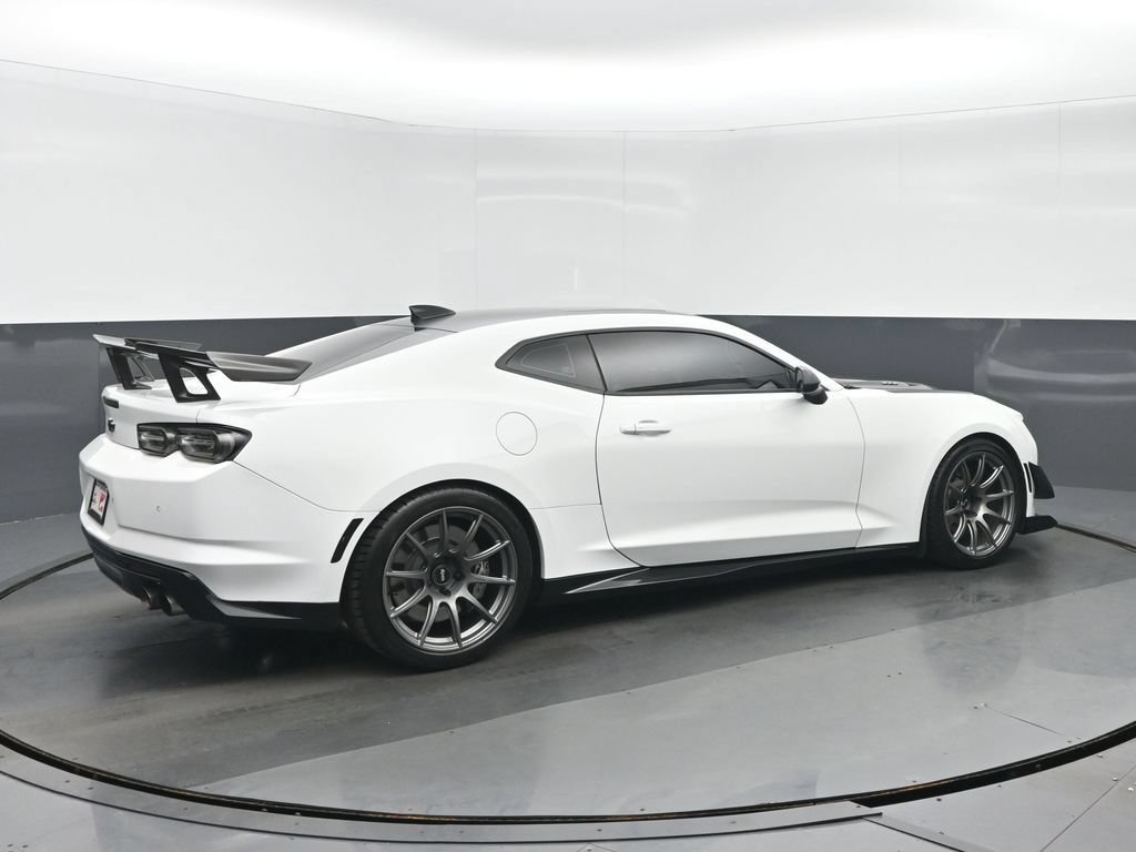 Used 2019 Chevrolet Camaro ZL1 RWD image 3