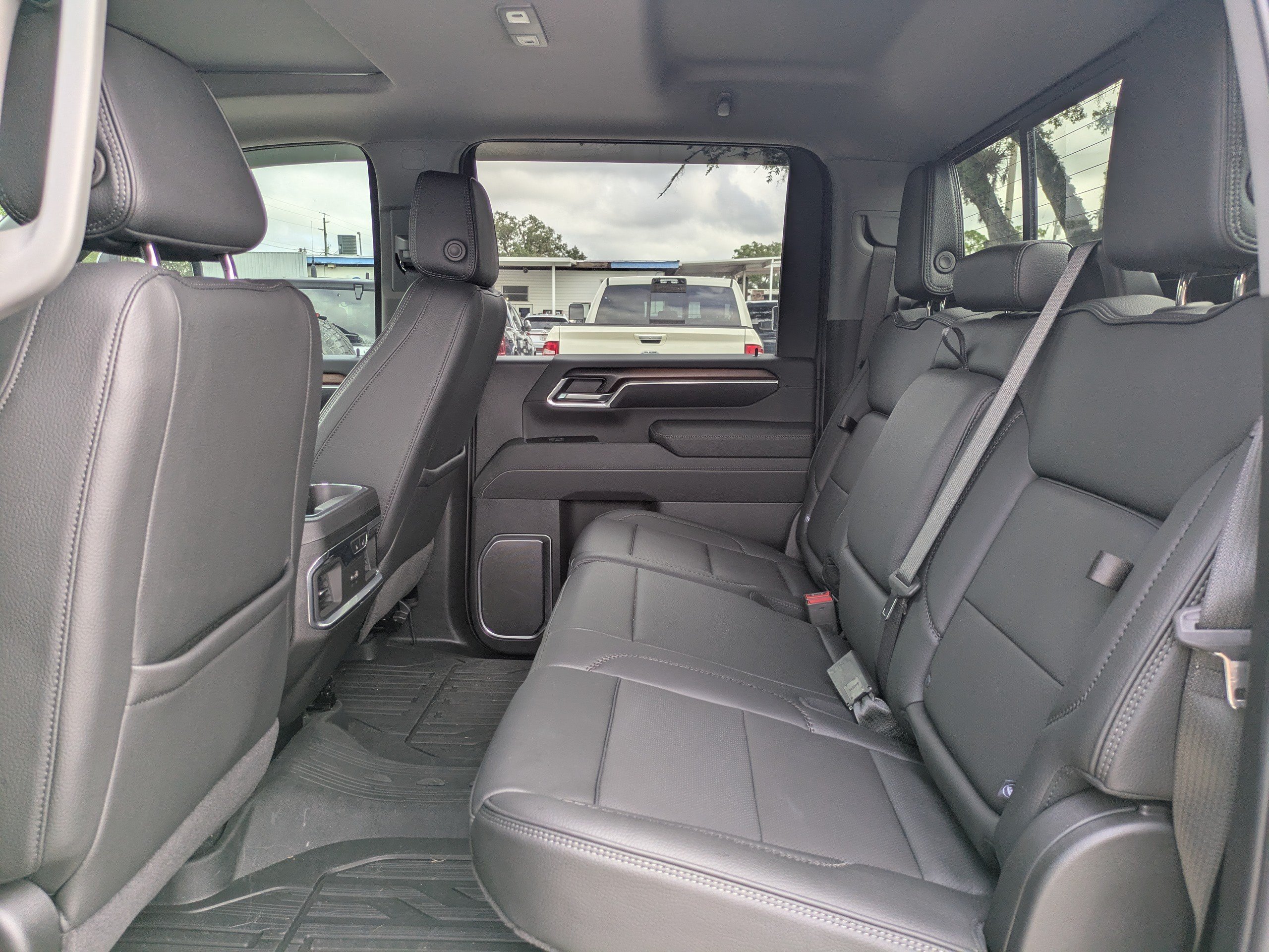 Used 2025 GMC Sierra 2500 Denali w/ Technology Package AWD/4WD image 12