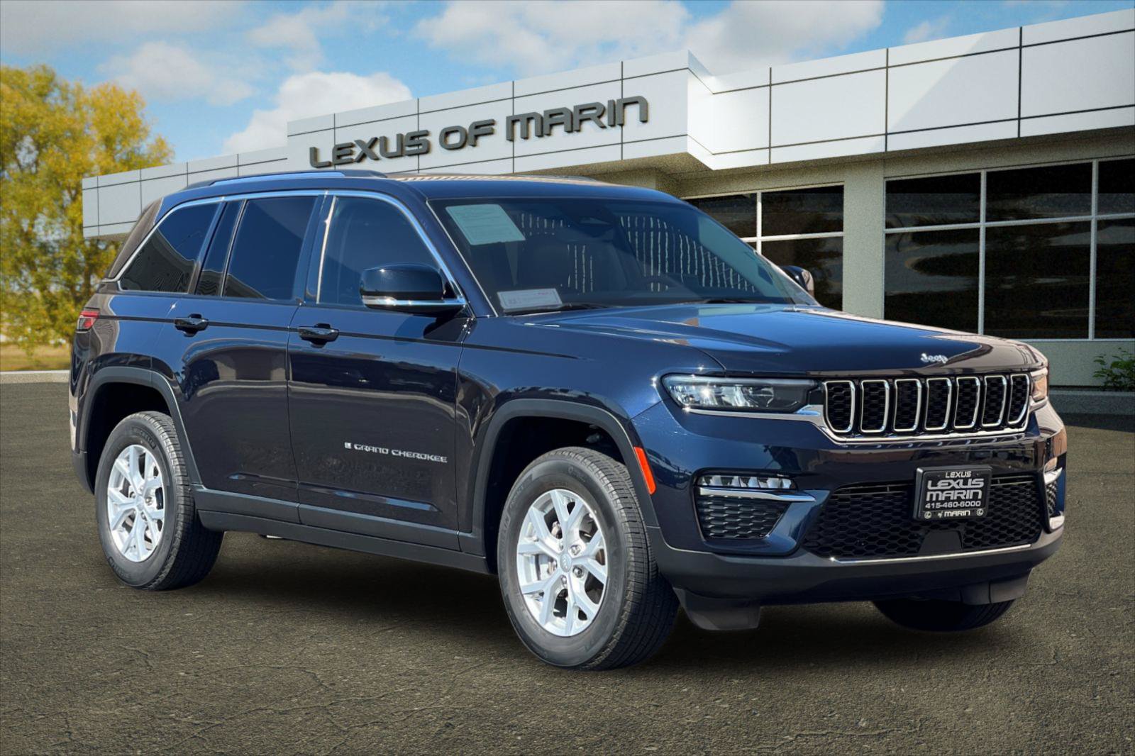 Used 2023 Jeep Grand Cherokee Limited w/ Trailer Tow Prep Group (B) AWD/4WD image 7