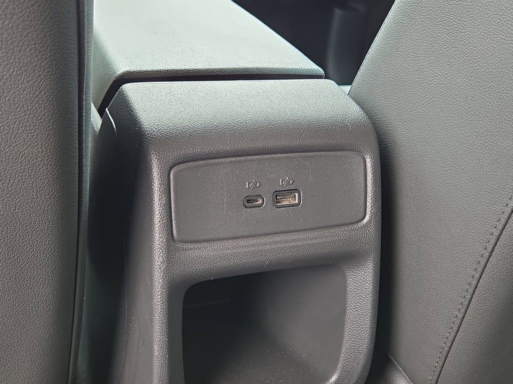 Used 2025 Chevrolet Trax LT FWD image 16