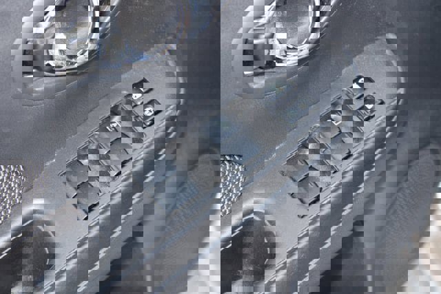 Used 2015 Nissan Versa SL image 18