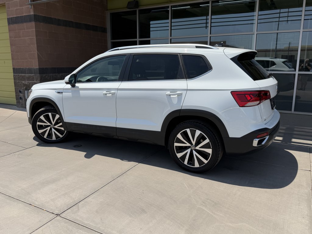 Used 2022 Volkswagen Taos SE AWD/4WD image 5