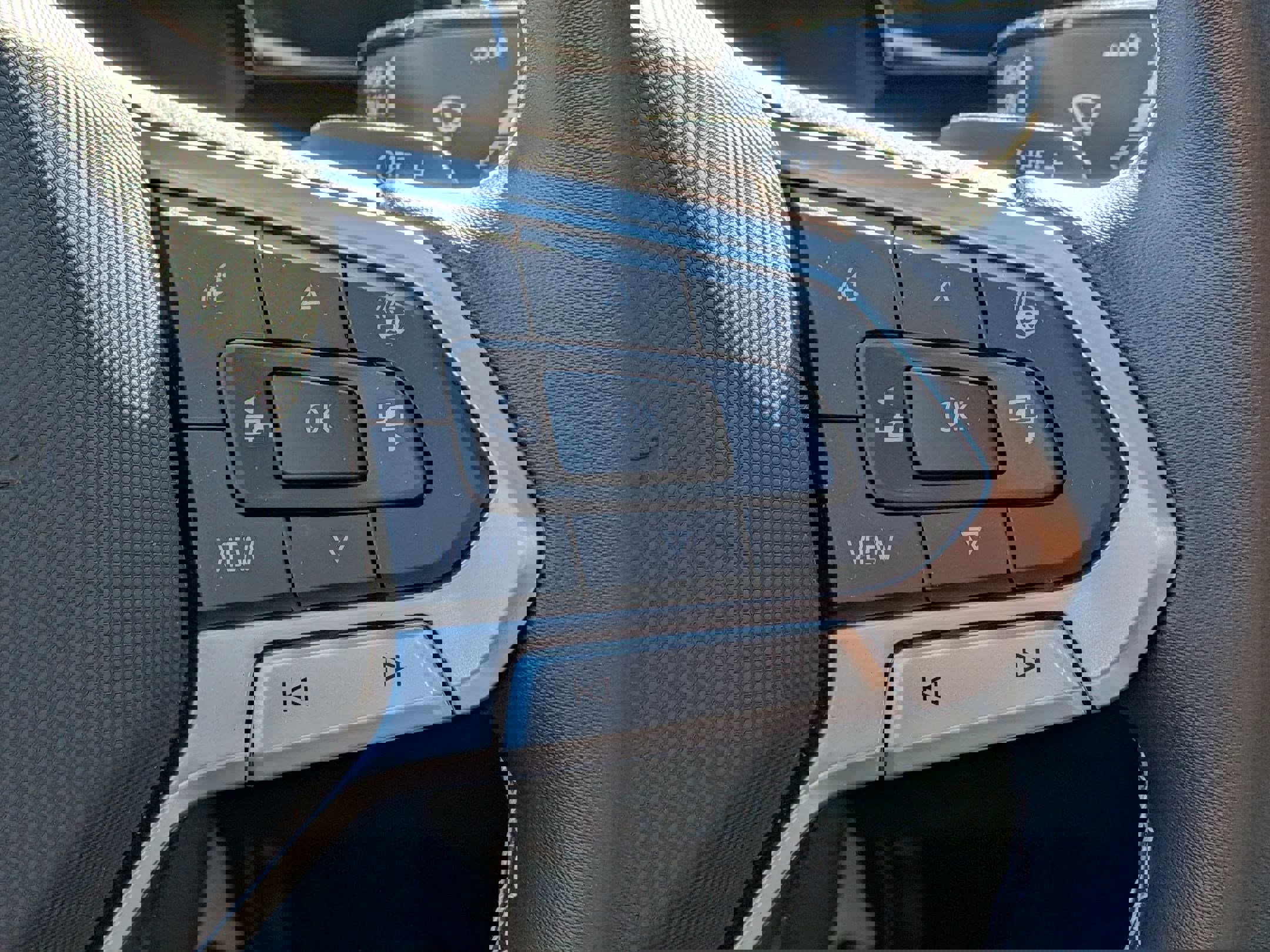 Used 2025 Volkswagen Atlas SE image 19