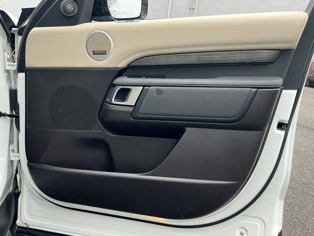 Used 2019 Land Rover Discovery HSE image 23