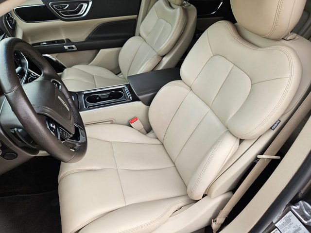 Used 2017 Lincoln Continental Premiere image 15